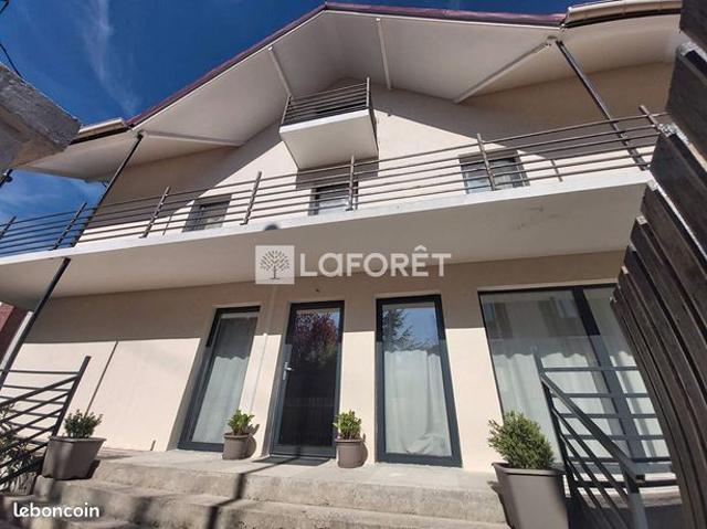 Maison 8 pièces 215 m²