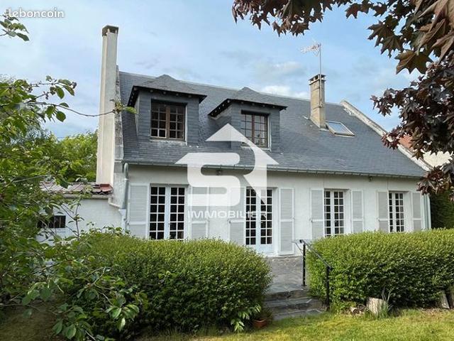 Maison 8 pièces 215 m²