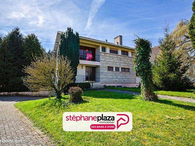 Maison 8 pièces 215 m²