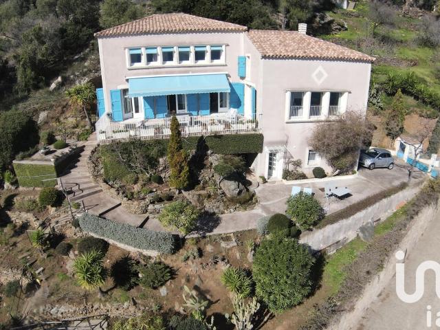Maison 10 pièces 215 m²