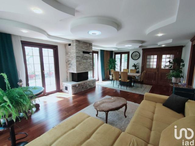 Maison 8 pièces 215 m²