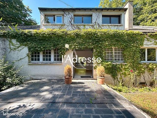 Maison 8 pièces 215 m²