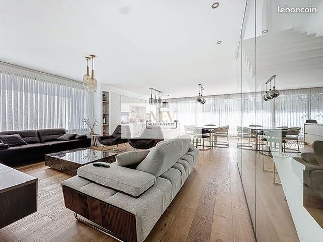 Maison 8 pièces 215 m²