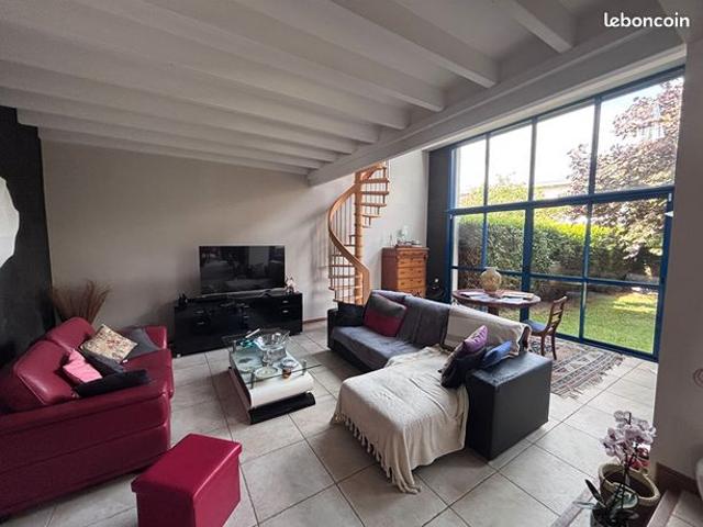 Maison 8 pièces 215 m²