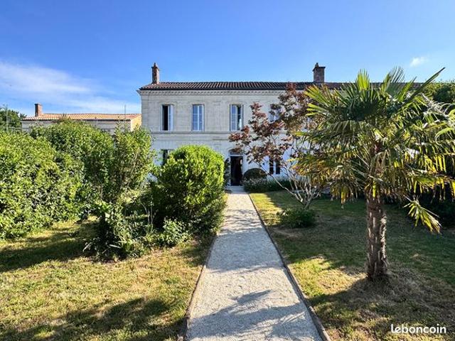 Maison 8 pièces 215 m²