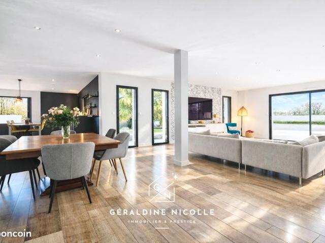 Maison 8 pièces 215 m²