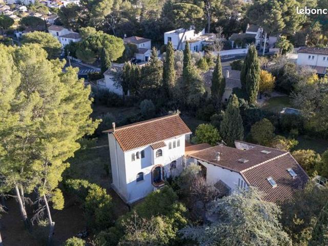 Maison 8 pièces 215 m²