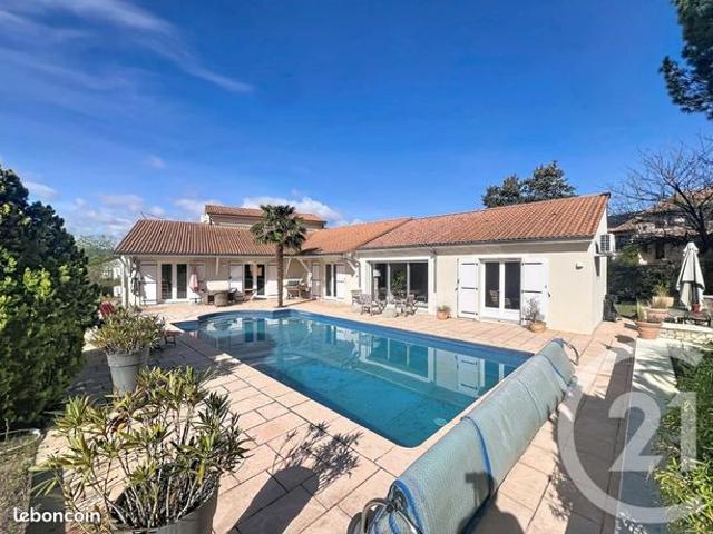 Maison 8 pièces 215 m²