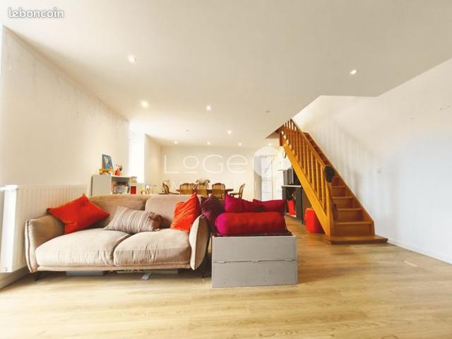 Maison 8 pièces 215 m²