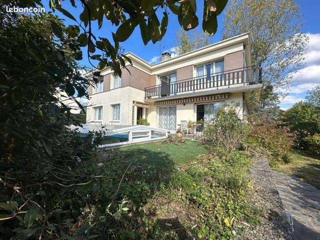 Maison 8 pièces 215 m²