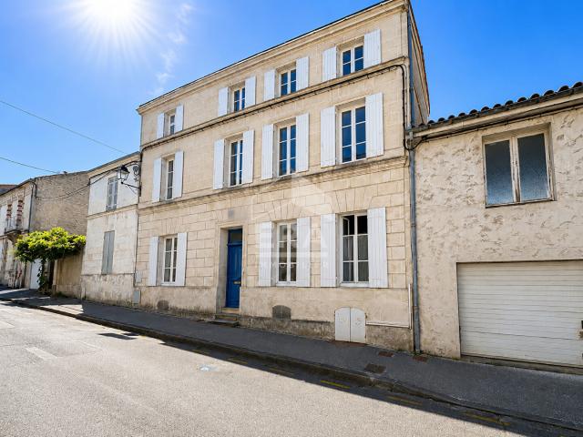 Maison 8 pièces 215 m²