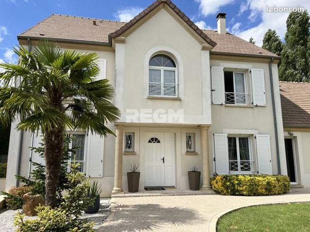 Maison 8 pièces 215 m²