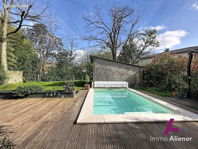 Maison 8 pièces 231 m²