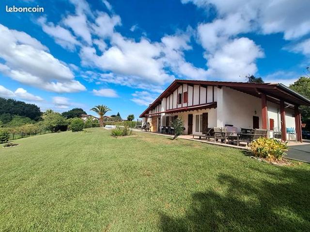 Maison 8 pièces 215 m²
