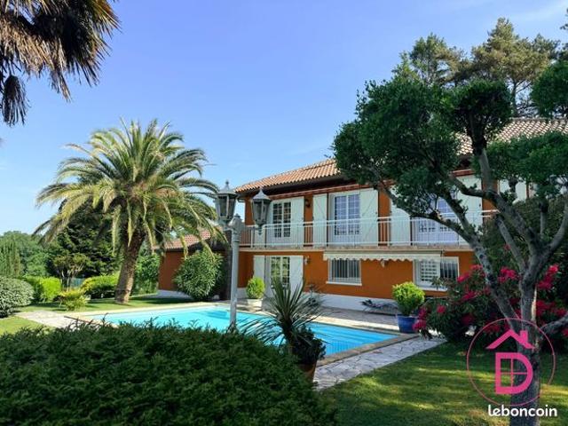 Maison 8 pièces 215 m²