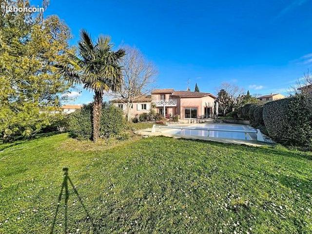 Maison 7 pièces 215 m²