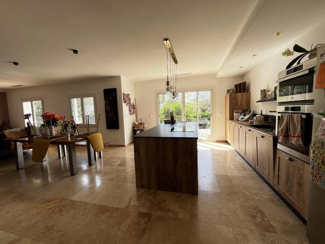 Maison 8 pièces 216 m²