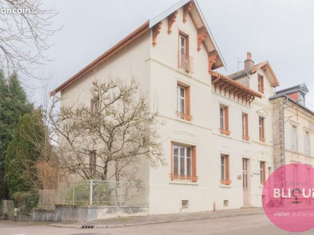 Maison 8 pièces 216 m²