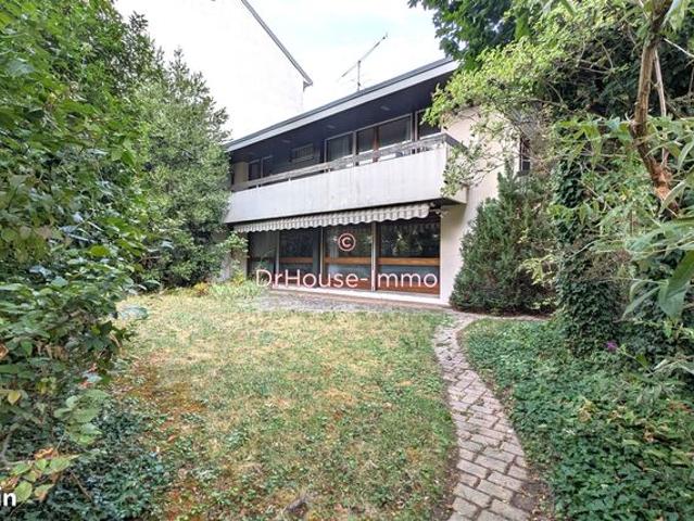 Maison 8 pièces 216 m²