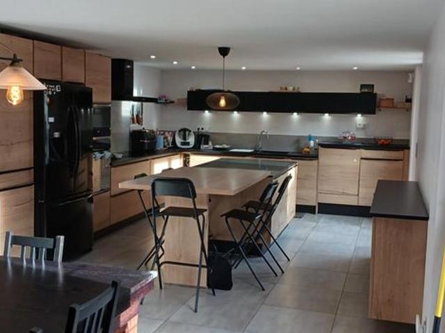 Maison 8 pièces 216 m²