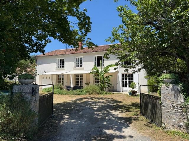 Maison 8 pièces 216 m²