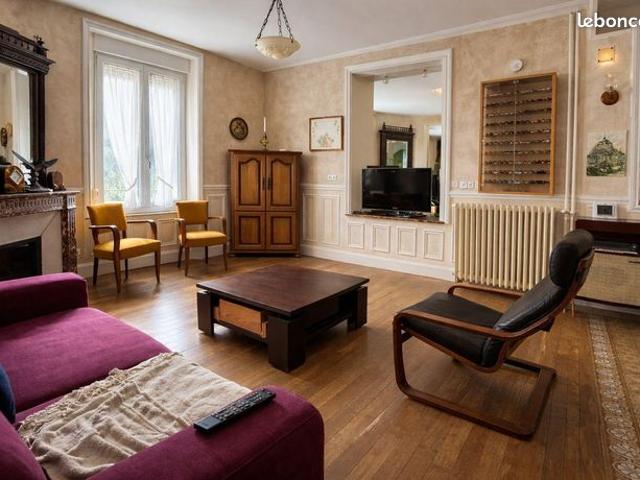 Maison 8 pièces 216 m²