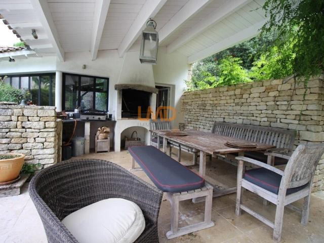 Maison 8 pièces 216 m²