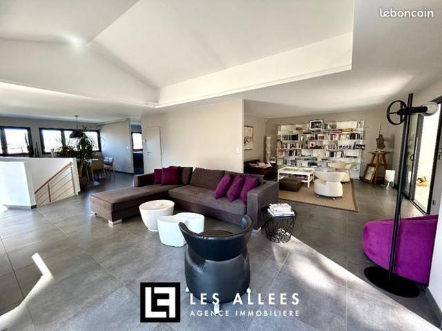 Maison 8 pièces 216 m²