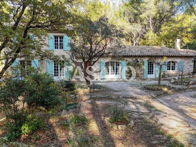 Maison 8 pièces 216 m²