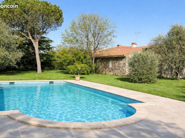 Maison 8 pièces 216 m²