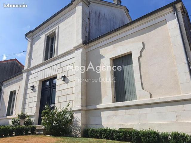 Maison 8 pièces 216 m²
