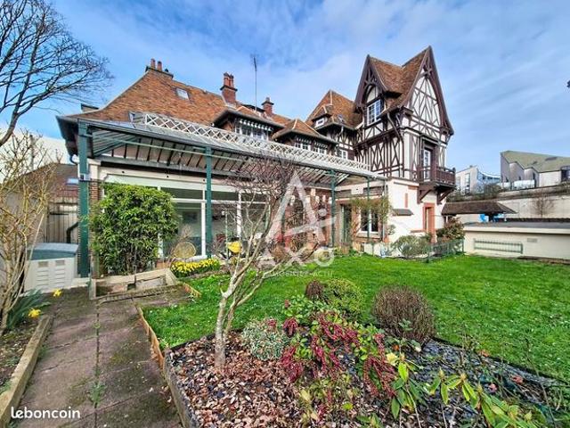 Maison 8 pièces 216 m²