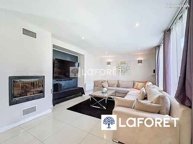 Maison 8 pièces 216 m²