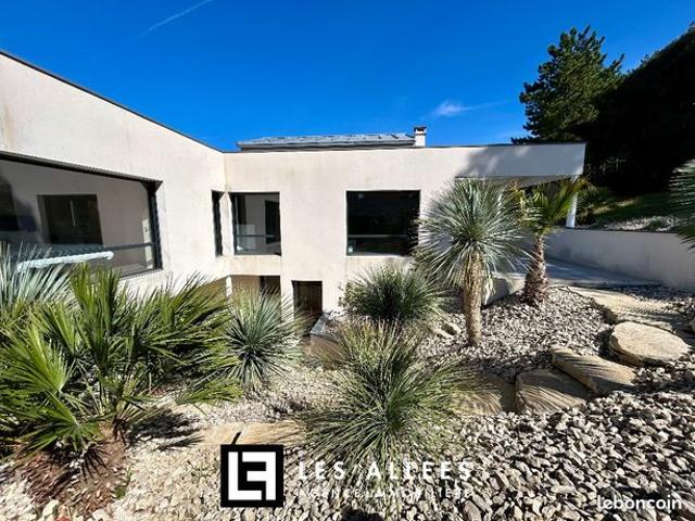 Maison 8 pièces 216 m²