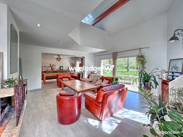 Maison 8 pièces 216 m²
