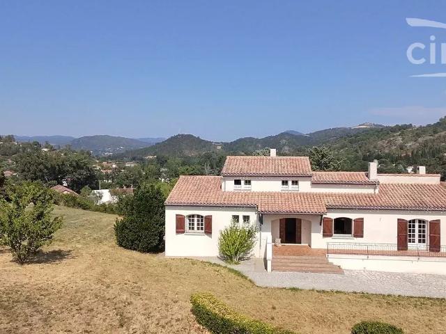 Maison 8 pièces 216 m²