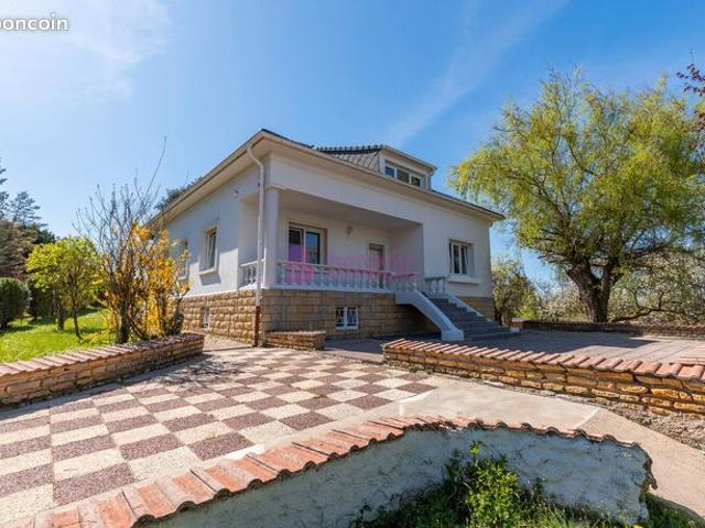 Maison 8 pièces 216 m²