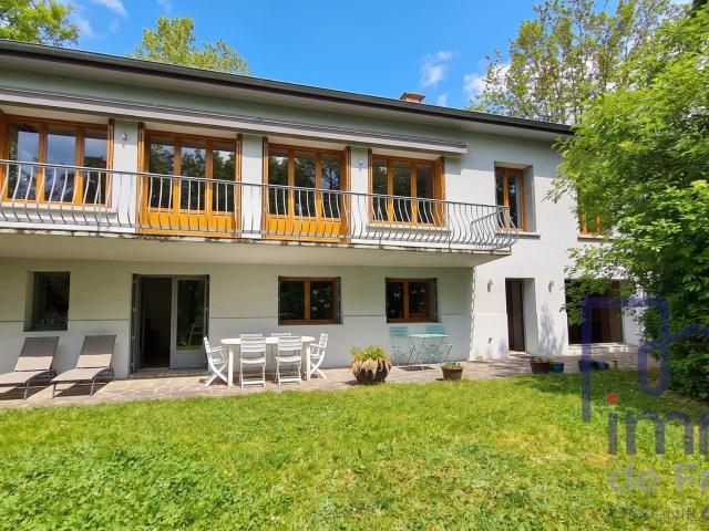 Maison 8 pièces 216 m²