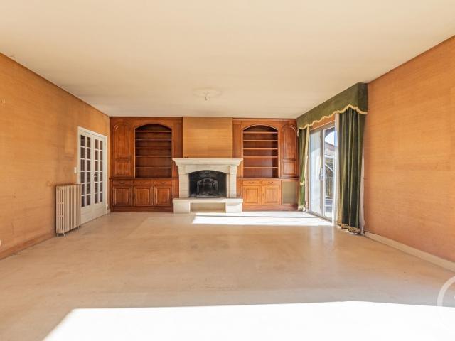 Maison 8 pièces 216 m²