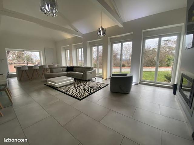 Maison 8 pièces 216 m²