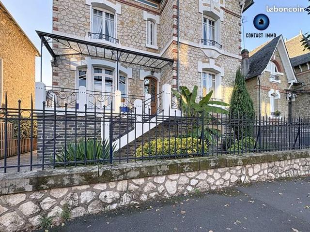Maison 8 pièces 216 m²