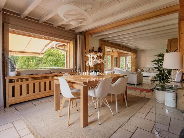 Maison 8 pièces 217 m²