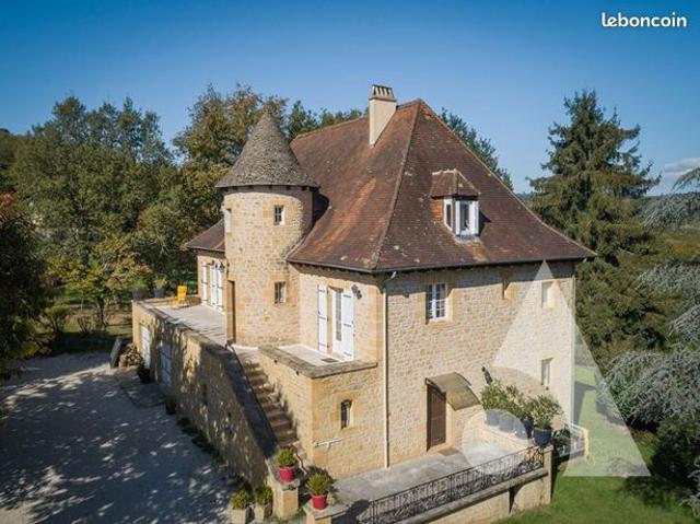 Maison 8 pièces 217 m²