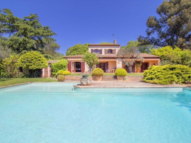 Maison 8 pièces 217 m²
