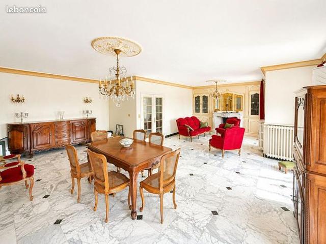 Maison 8 pièces 217 m²