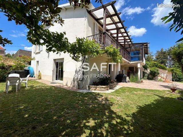 Maison 8 pièces 217 m²