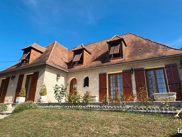 Maison 8 pièces 217 m²