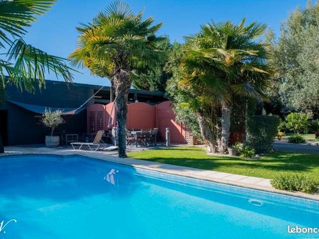 Maison 8 pièces 217 m²