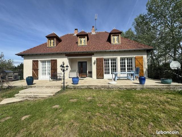 Maison 8 pièces 217 m²