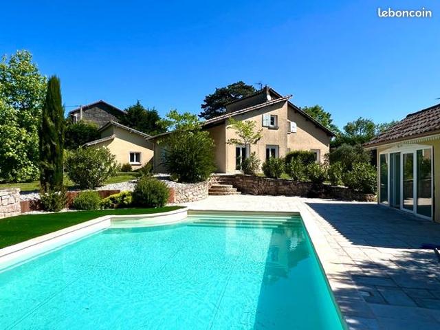 Maison 8 pièces 217 m²